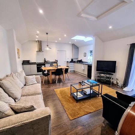 No.1 Bloom Apartments, Бат Экстерьер фото